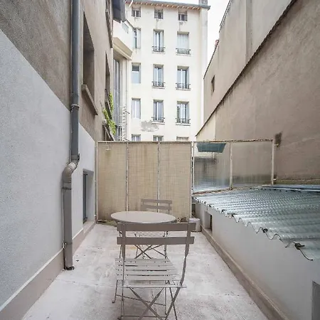 Le Dejoux - Avec Terrasse En Centre