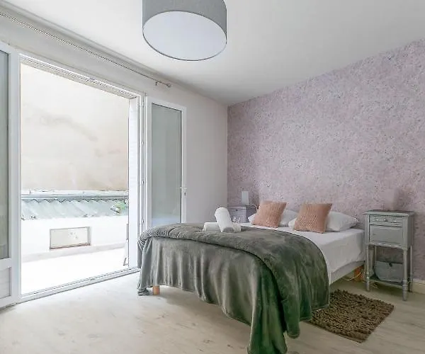 Apartment Le Dejoux - Avec Terrasse En Centre